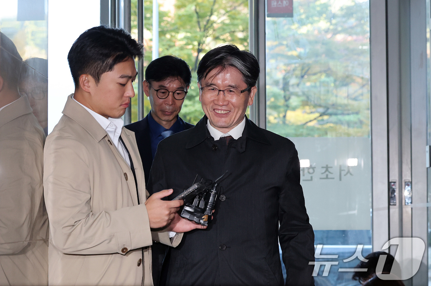 (서울=뉴스1) 이호윤 기자 = 오동운 고위공직자범죄수사처장이 1일 서울 서초구 순직해병 특검 사무실에 피의자 신분으로 조사를 받기 위해 출석하고 있다. 2025.11.1/뉴스1