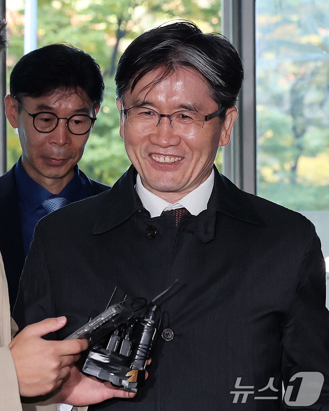 (서울=뉴스1) 이호윤 기자 = 오동운 고위공직자범죄수사처장이 1일 서울 서초구 순직해병 특검 사무실에 피의자 신분으로 조사를 받기 위해 출석하고 있다. 2025.11.1/뉴스1