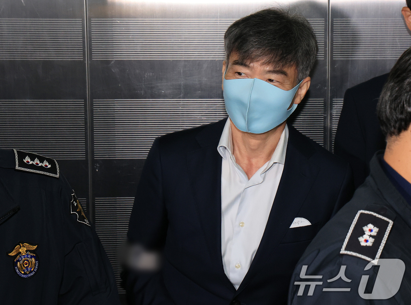 (서울=뉴스1) 이호윤 기자 = 임성근 전 해병대1사단장 구명 로비 의혹에 연루된 이종호 전 블랙펄인베스트 대표가 1일 서울 서초구 순직해병 특검 사무실에 피의자 신분으로 조사를 …