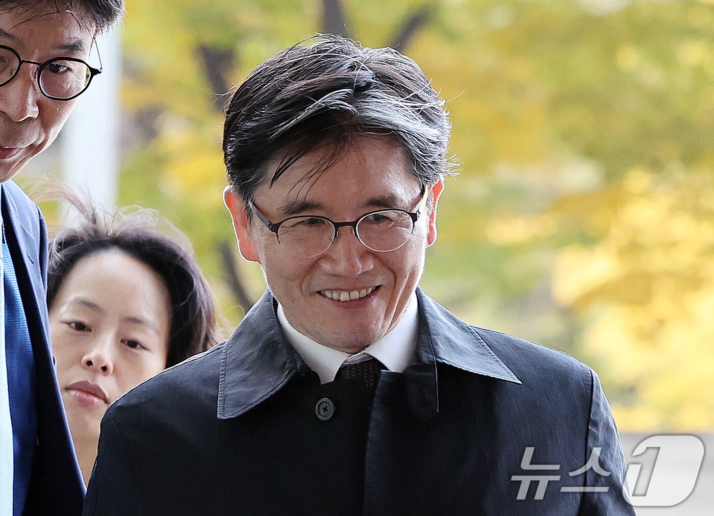 본문 이미지 - 오동운 고위공직자범죄수사처장이 지난 1일 서울 서초구 순직해병특검팀&#40;특별검사 이명현&#41; 사무실에 직무유기 혐의 피의자 조사를 받기 위해 출석하고 있다. 2025.11.1/뉴스1 ⓒ News1 이호윤 기자