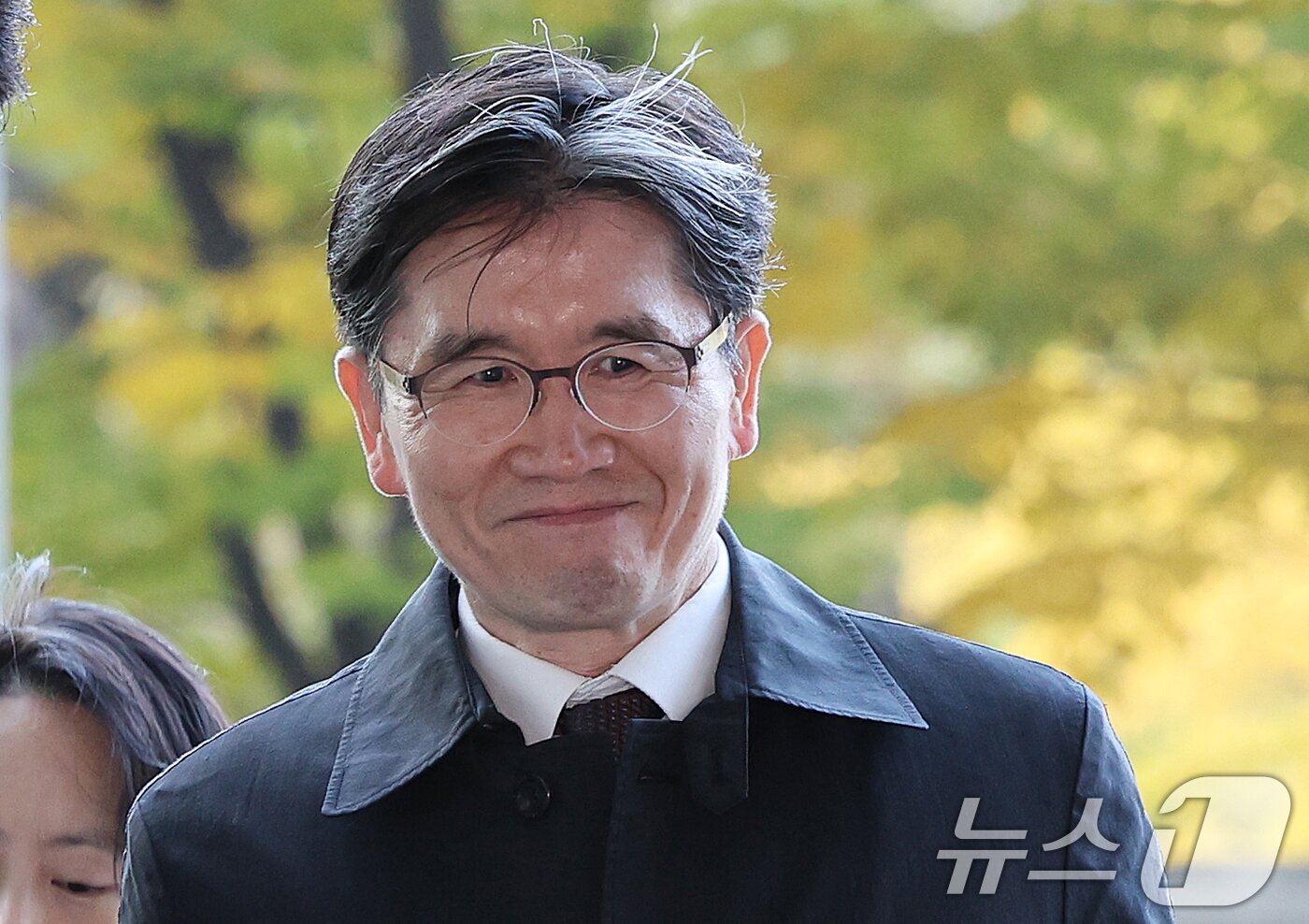 본문 이미지 - 오동운 고위공직자범죄수사처장이 지난 1일 서울 서초구 순직해병 특검 사무실에 피의자 신분으로 조사를 받기 위해 출석하고 있다. 2025.11.1/뉴스1 ⓒ News1 이호윤 기자