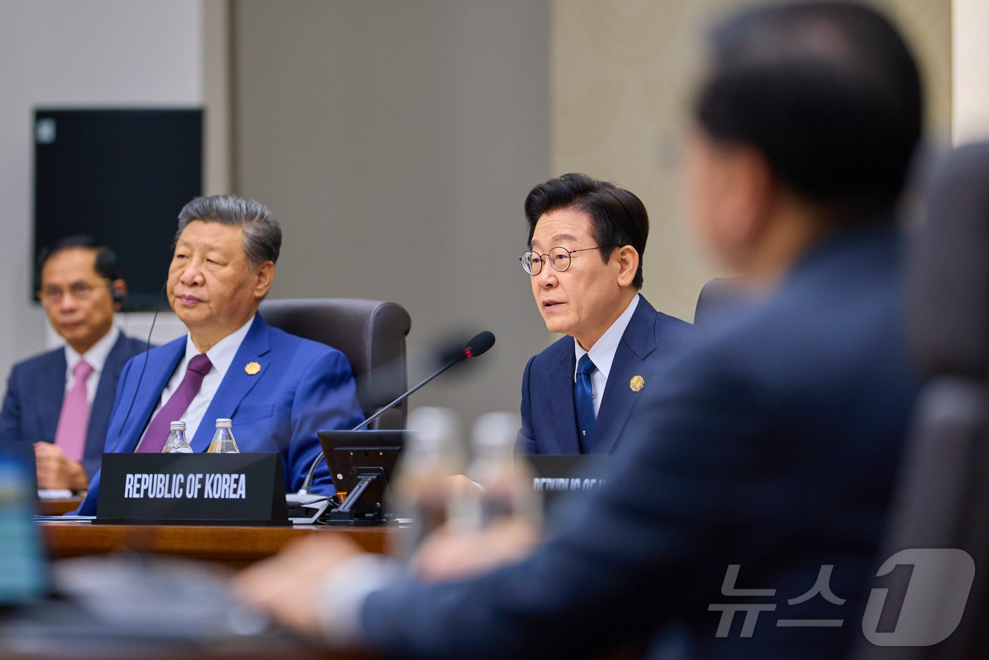 (서울=뉴스1) 이재명 기자 = 이재명 대통령이 1일 경북 경주시 화백컨벤션센터(HICO)에서 열린 2025 아시아태평양경제협력체(APEC) 정상회의 제2세션에서 개회사를 하고 있 …