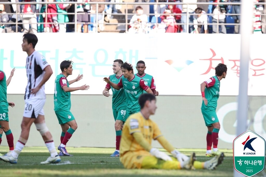 본문 이미지 - 대전하나시티즌이 1일 열린 하나은행 K리그1 2025 35라운드에서 FC서울을 3-1로 꺾고 4연승을 질주했다. (한국프로축구연맹 제공)
