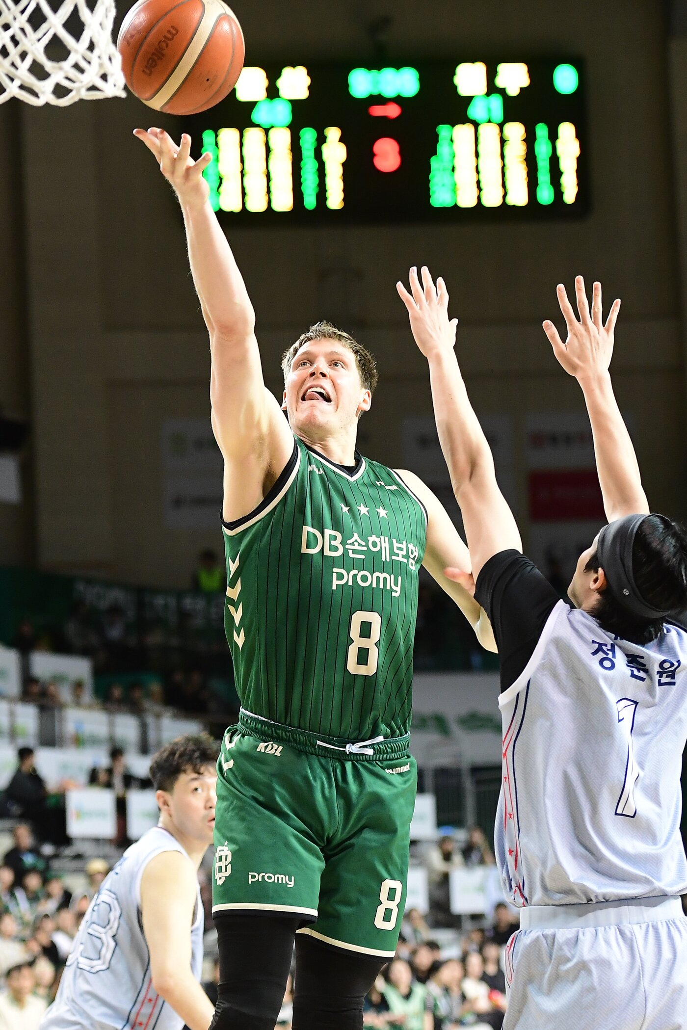 본문 이미지 - 원주 DB 외국인 선수 헨리 엘런슨. (KBL 제공)