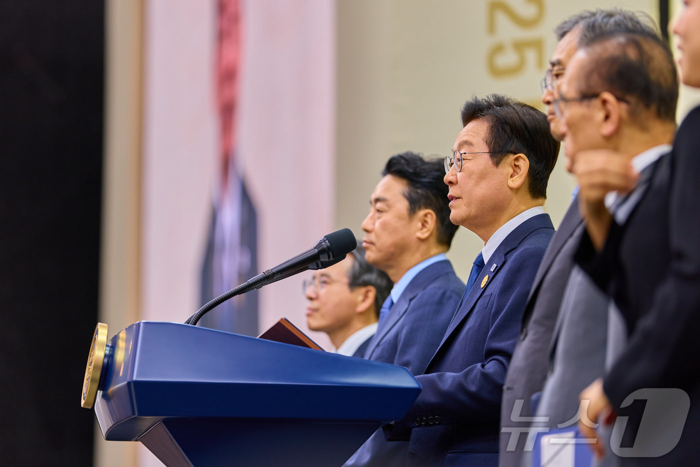 (서울=뉴스1) 이재명 기자 = 이재명 대통령이 2025 아시아태평양경제협력체(APEC) 정상회의 폐막일인 1일 오후 경북 경주화백컨벤션센터(HICO) 인근 국제미디어센터(IMC) …