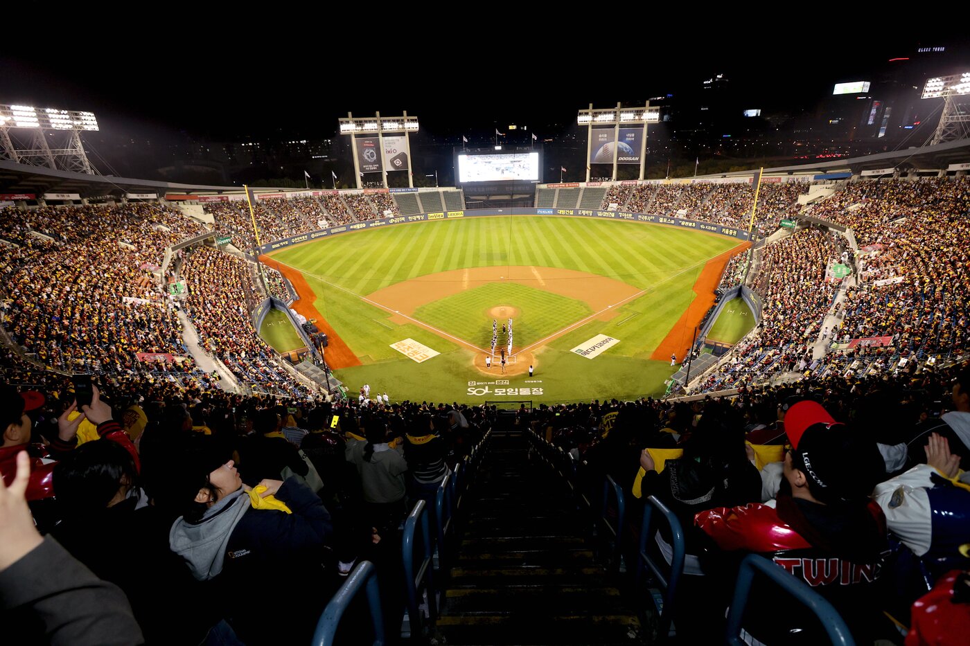 본문 이미지 - LG 트윈스가 1일 서울 잠실구장에서 통합 우승을 기념하는 행사를 진행했다. (LG 트윈스 제공)