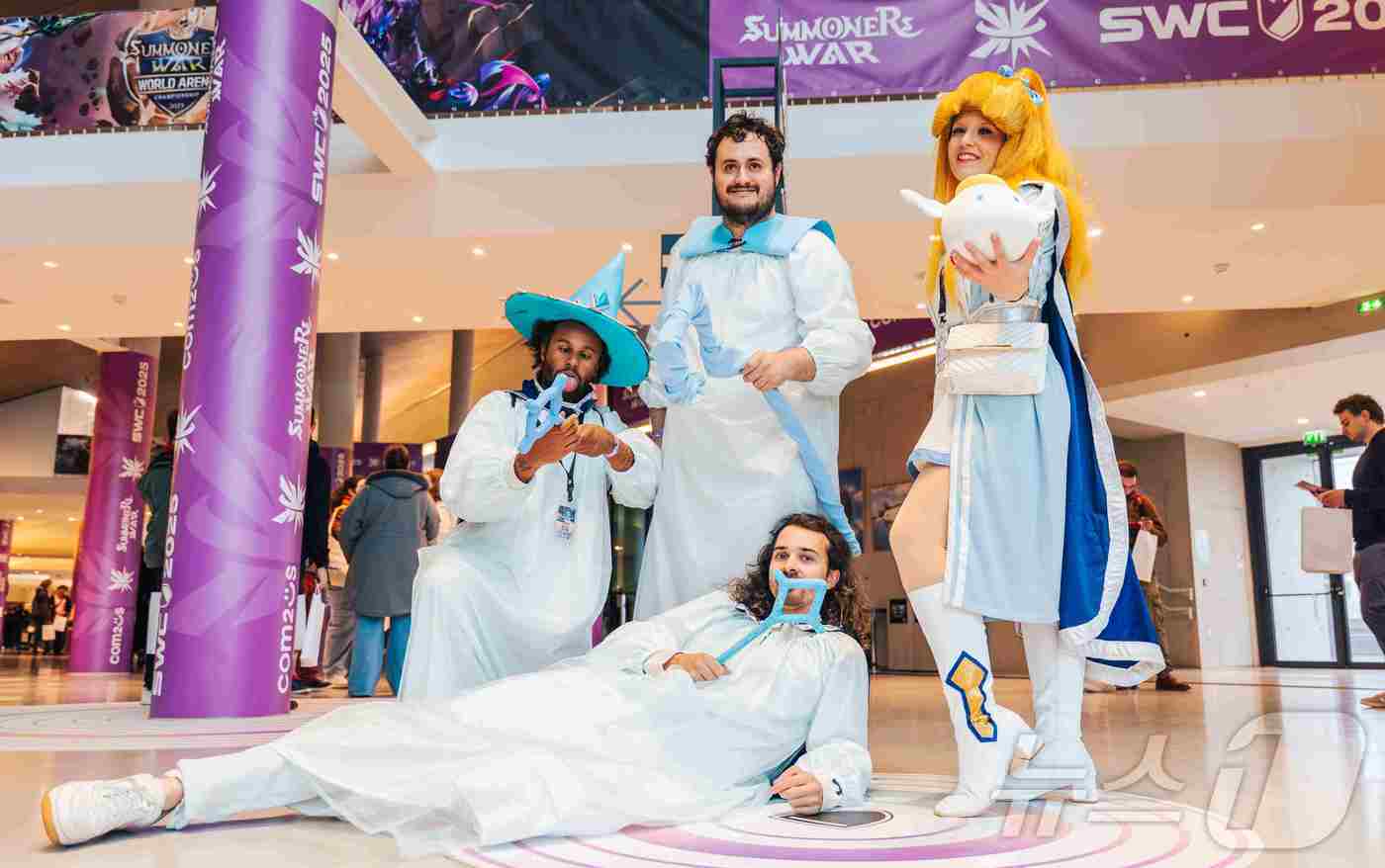 (서울=뉴스1) = 컴투스가 1일 프랑스 파리 ‘라 센 뮈지칼’(La Seine Musicale)에서 ‘서머너즈 워: 천공의 아레나’(이하 서머너즈 워) 글로벌 e스포츠 대회 ‘S …