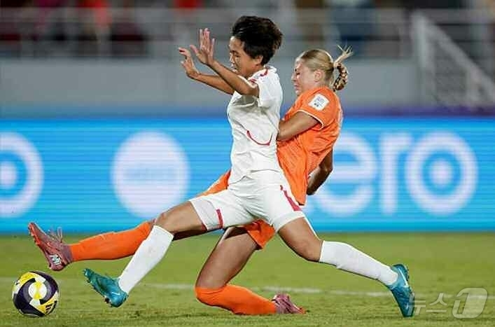 (평양 노동신문=뉴스1) = 북한 노동당 기관지 노동신문은 10일 "마로끄(모로코)에서 진행된 국제축구연맹 2025년 17살 미만 여자월드컵경기대회에서 우리의 미더운 여자축구선수들 …