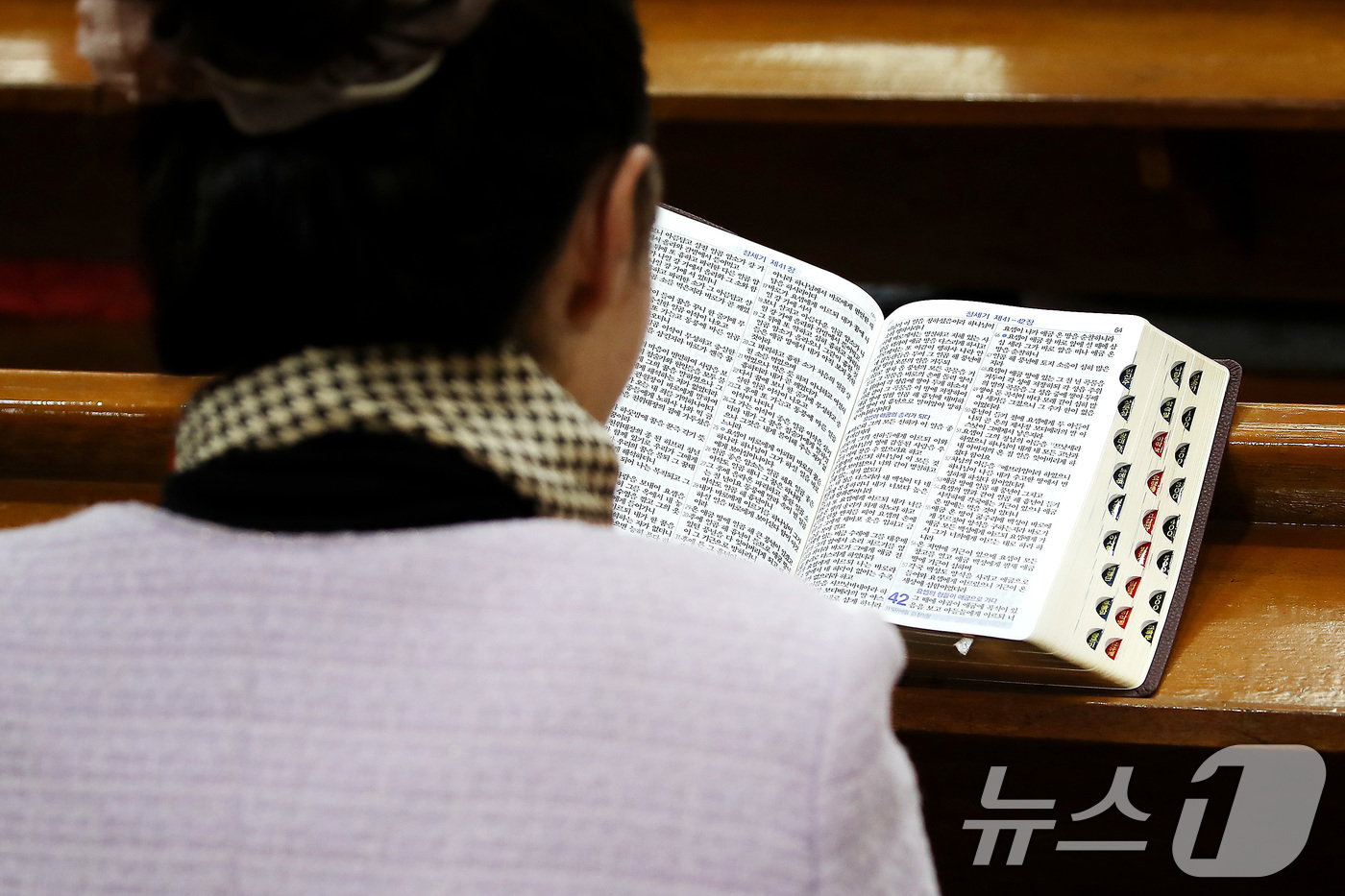 (대구=뉴스1) 공정식 기자 = 2026학년도 대학수학능력시험을 사흘 앞둔 10일 오전 대구 중구 봉산성결교회에서 열린 수능 수험생을 위한 특별새벽기도회에서 학부모들이 수험생 자녀 …