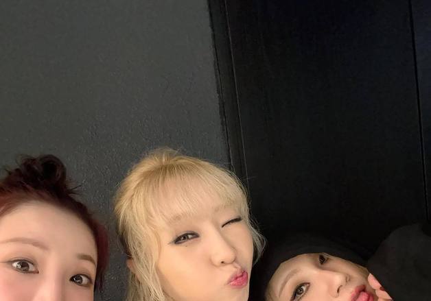박봄 없는 2NE1…산다라박, 씨엘·공민지와 화기애애 "함께하는 시간 소중"