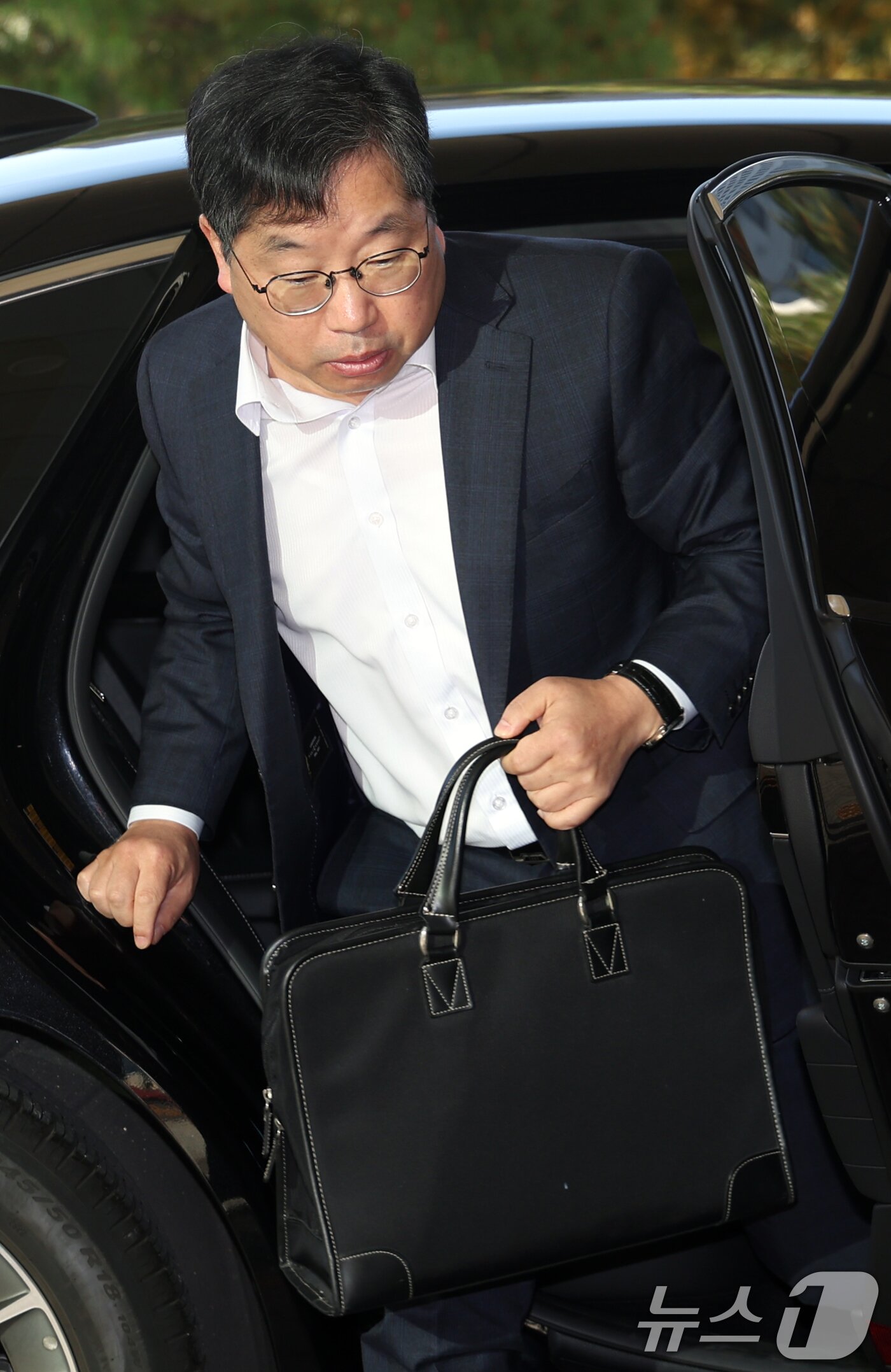 본문 이미지 - 노만석 검찰총장 직무대행이 10일 오전 서울 서초구 대검찰청으로 출근하고 있다. 2025.11.10/뉴스1 ⓒ News1 김명섭 기자