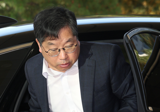 차량에서 내리는 노만석 검찰총장 직무대행