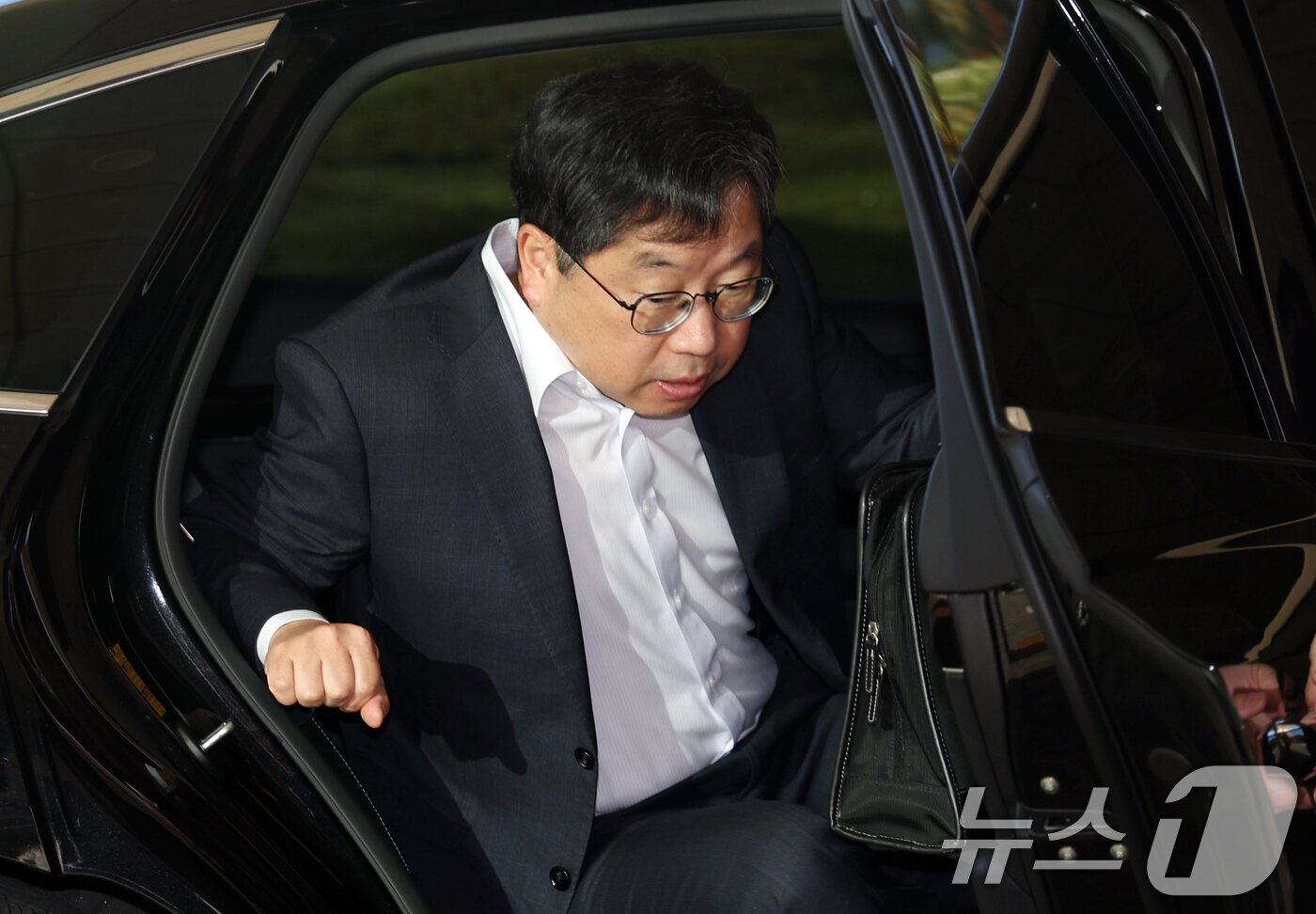 본문 이미지 - 노만석 검찰총장 직무대행이 10일 오전 서울 서초구 대검찰청으로 출근하고 있다. 2025.11.10/뉴스1 ⓒ News1 김명섭 기자