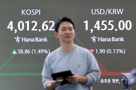 배당세율 훈풍에 KB·신한·하나 '신고가 행진'…"은행주 랠리 더 간다"