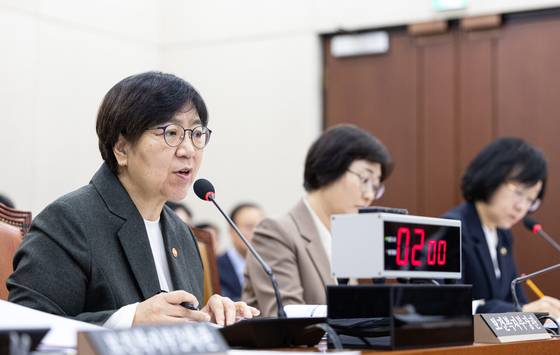 답변하는 정은경 장관