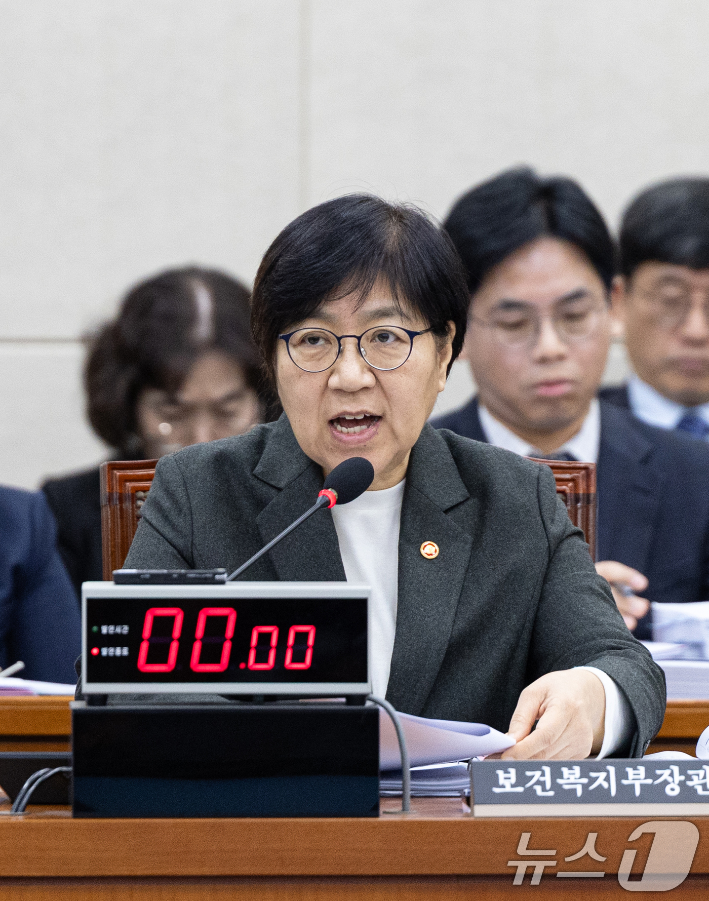 (서울=뉴스1) 이승배 기자 = 정은경 보건복지부 장관이 10일 서울 여의도 국회에서 열린 제429회국회(정기회) 보건복지위원회 제7차 전체회의에 출석해 의원 질의에 답변하고 있다 …