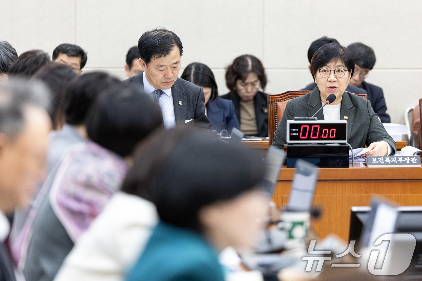 (서울=뉴스1) 이승배 기자 = 정은경 보건복지부 장관이 10일 서울 여의도 국회에서 열린 제429회국회(정기회) 보건복지위원회 제7차 전체회의에 출석해 의원 질의에 답변하고 있다 …