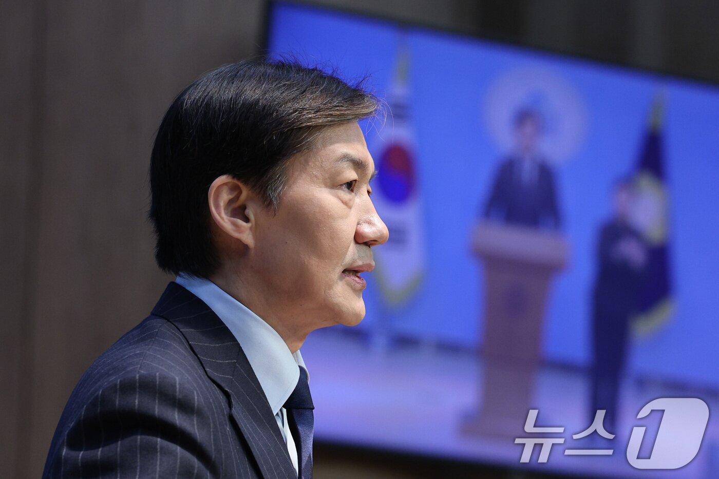 본문 이미지 - 조국 전 조국혁신당 비상대책위원장이 10일 서울 여의도 국회 소통관에서 당대표 출마 기자회견을 하고 있다. 2025.11.10/뉴스1 ⓒ News1 신웅수 기자