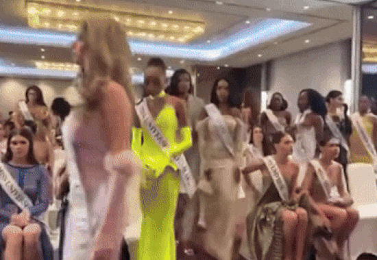 미스유니버스에 "야 이 멍청아" 굴욕 발언…참가자들 집단퇴장 '항명' [영상]