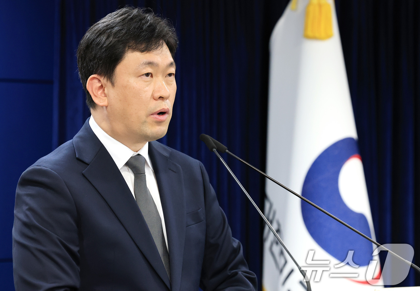 (서울=뉴스1) 임세영 기자 = 윤민호 통일부 대변인이 10일 서울 종로구 정부서울청사 브리핑실에서 정례브리핑을 하고 있다. 2025.11.10/뉴스1