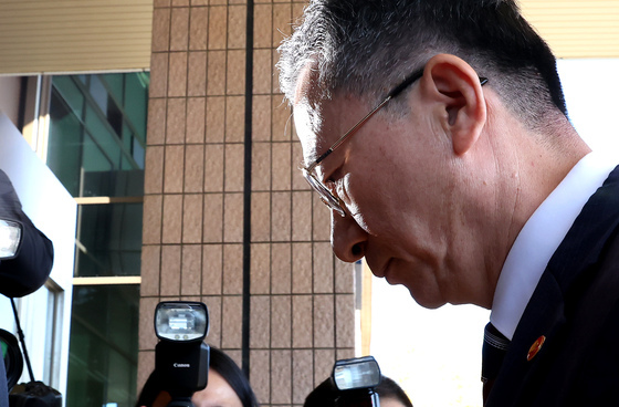 대장동 사건 항소 포기 입장 발표 마친 정성호 법무부 장관