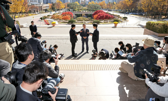 정성호 법무부 장관, 대장동 사건 항소 포기 관련 도어스테핑
