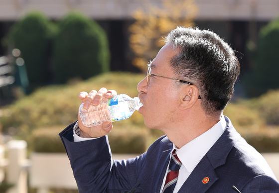 박선원 "바퀴벌레 같은 '찐윤' 항명 검사 30명…정성호도 그냥 안 넘겨"