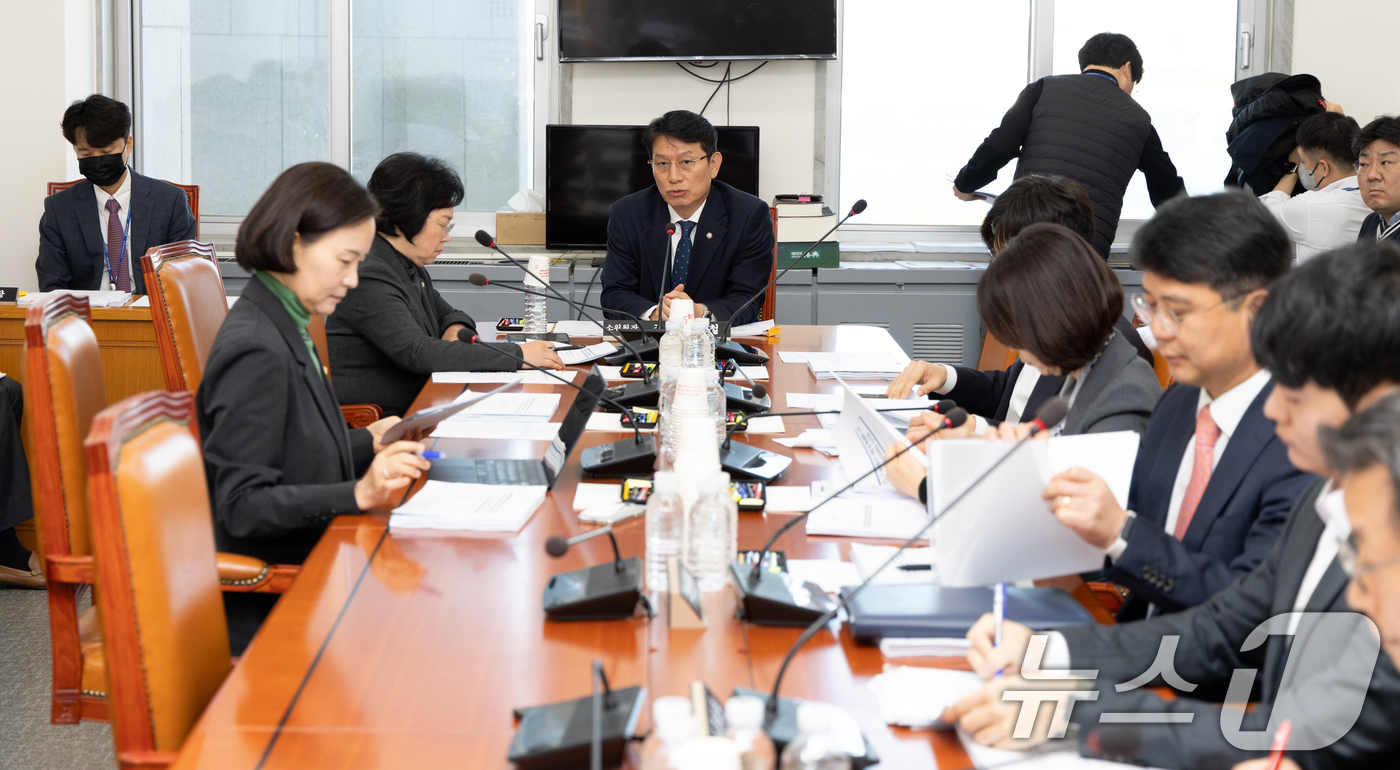 (서울=뉴스1) 이승배 기자 = 10일 서울 여의도 국회에서 열린 제429회국회(정기회) 과학기술정보방송통신위원회 제2차 예산결산심사소위원회에서 조인철 소위원장이 회의를 주재하고 …