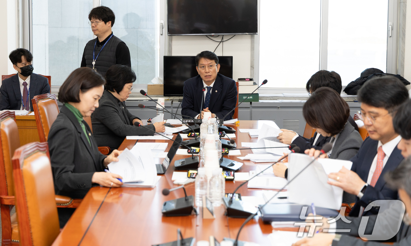 (서울=뉴스1) 이승배 기자 = 10일 서울 여의도 국회에서 열린 제429회국회(정기회) 과학기술정보방송통신위원회 제2차 예산결산심사소위원회에서 조인철 소위원장이 회의를 주재하고 …