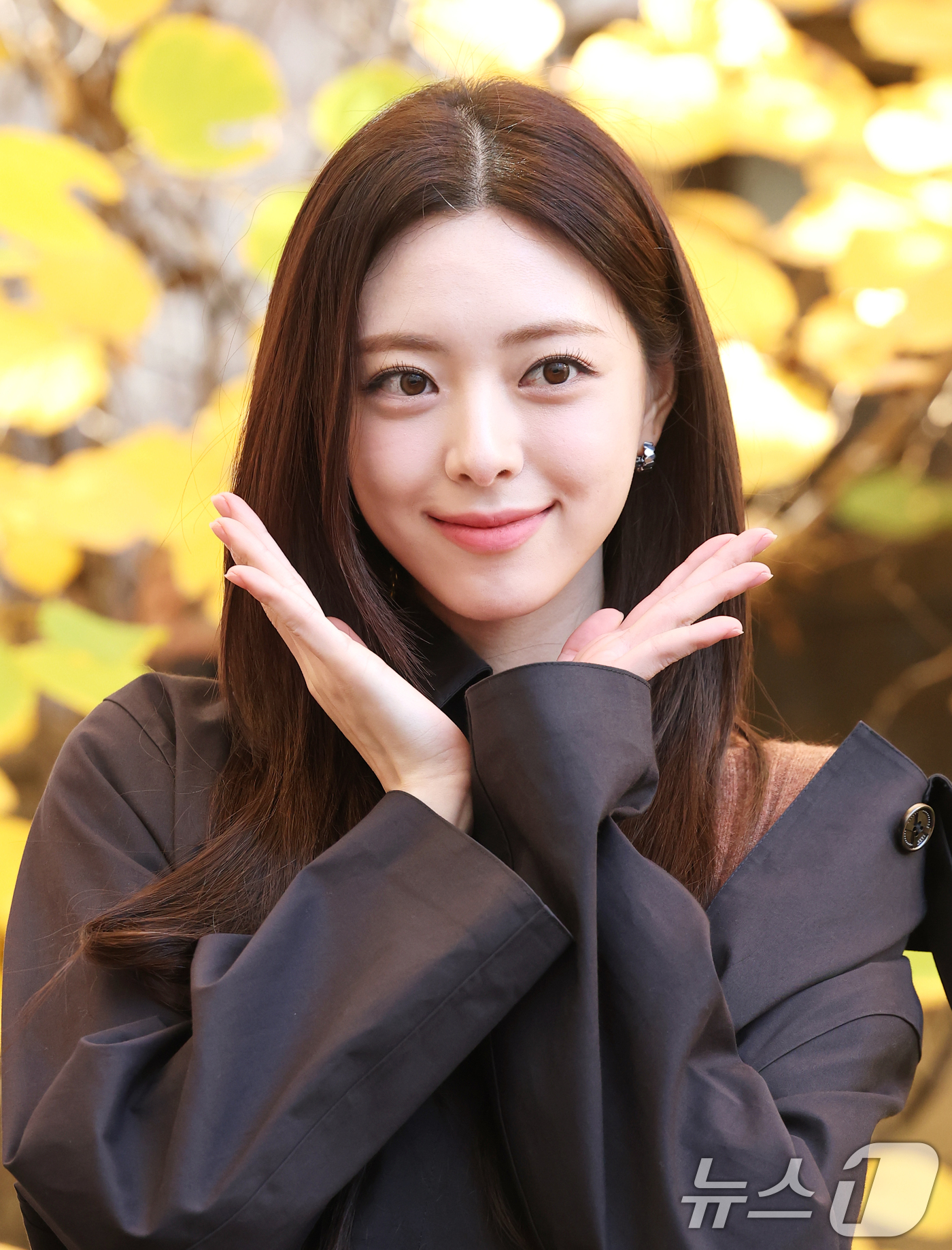 (서울=뉴스1) 권현진 기자 = 있지 유나가 10일 서울 성동구 플라츠2에서 열린 캐시미어 브랜드 '배리(BARRIE)'의 매킨토시(Mackintosh) 협업 '배리 X 매킨토시 …