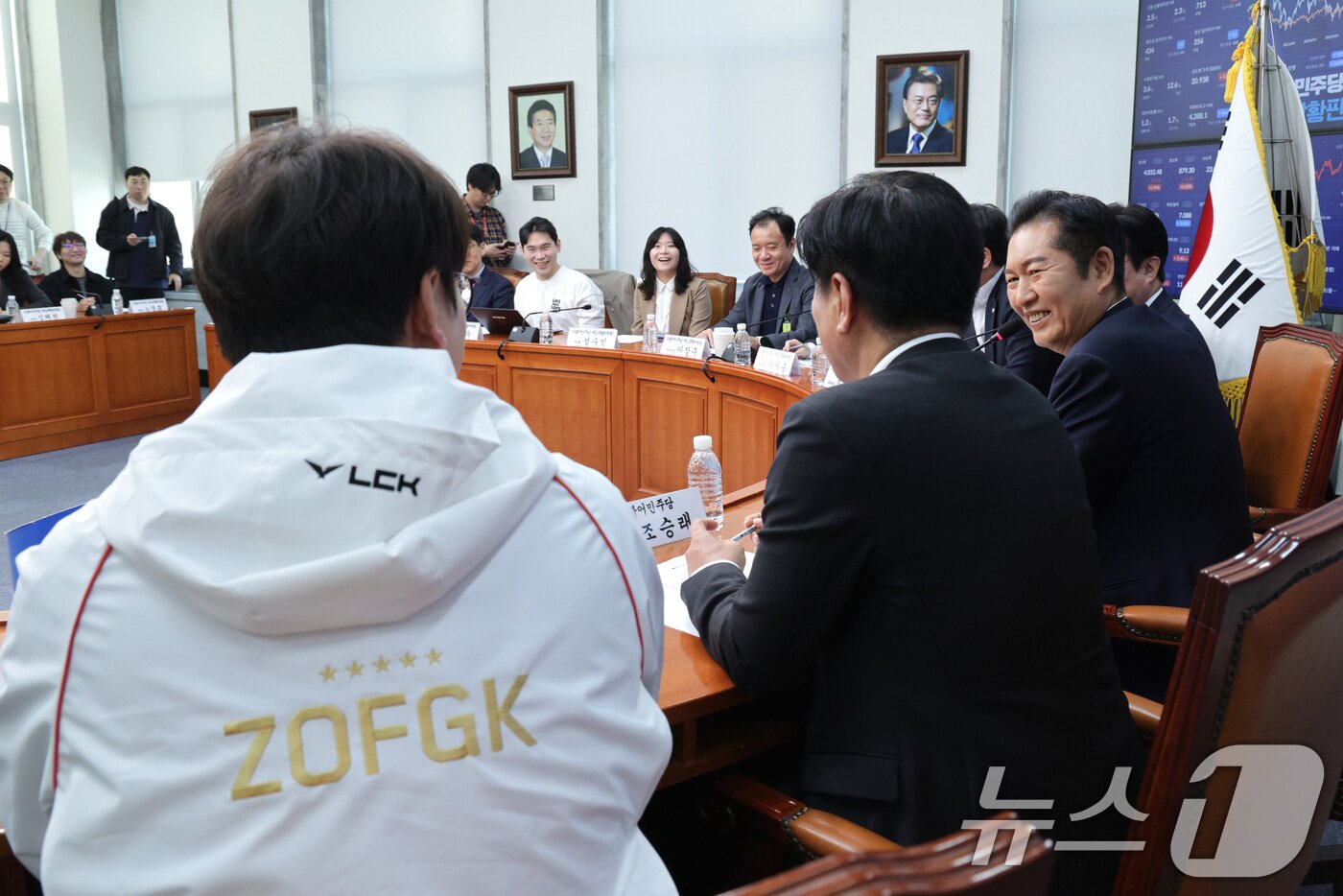 본문 이미지 - 정청래 더불어민주당 대표가 10일 서울 여의도 국회에서 열린 민주당 게임특별위원회 출범식에서 발언하고 있다. 2025.11.10/뉴스1 ⓒ News1 신웅수 기자