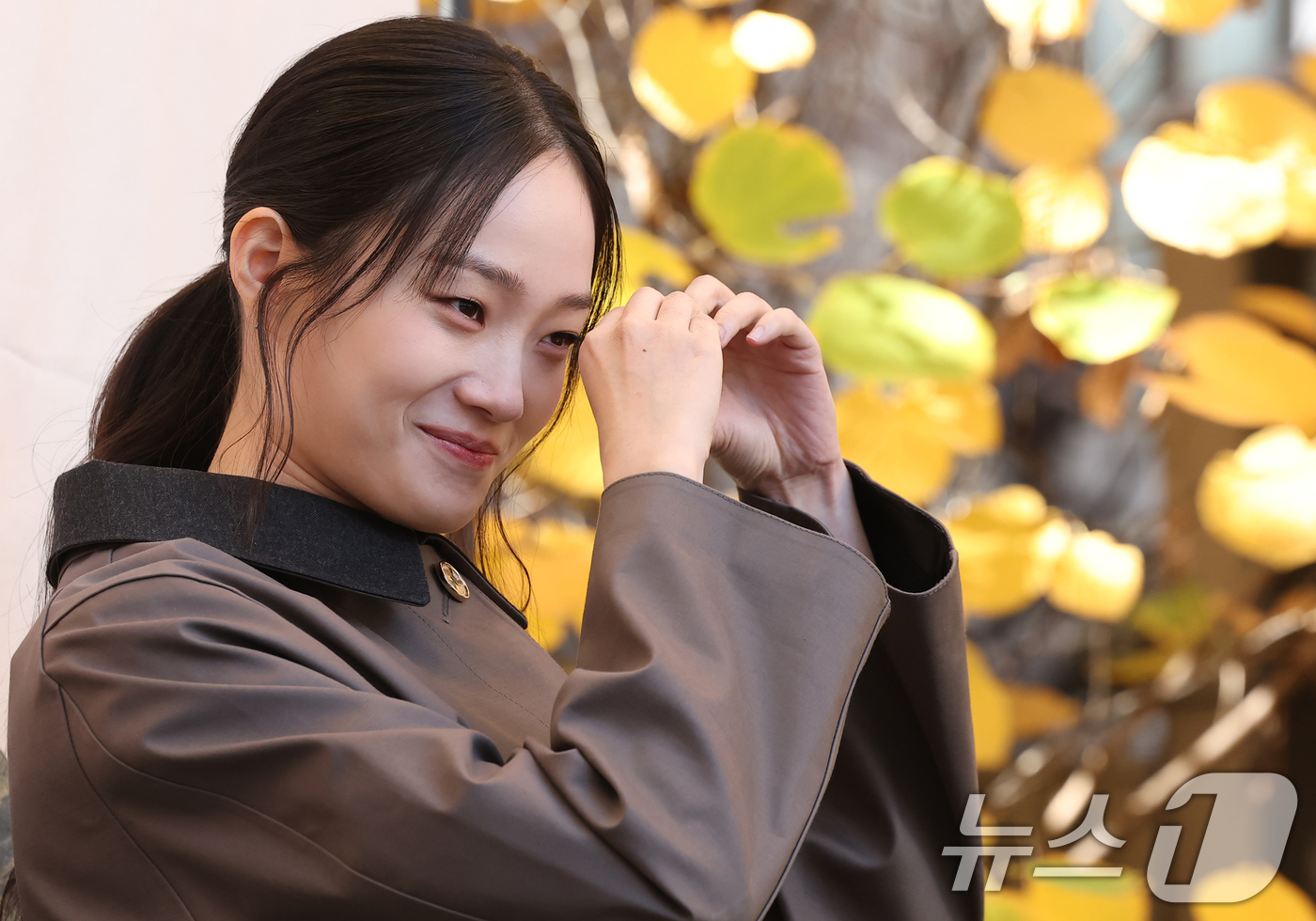 (서울=뉴스1) 권현진 기자 = 모델 신현지가 10일 서울 성동구 플라츠2에서 열린 캐시미어 브랜드 '배리(BARRIE)'의 매킨토시(Mackintosh) 협업 '배리 X 매킨토시 …