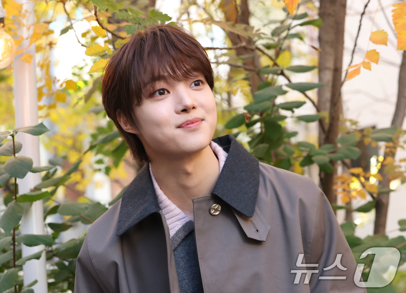 (서울=뉴스1) 권현진 기자 = 앤팀 의주가 10일 서울 성동구 플라츠2에서 열린 캐시미어 브랜드 '배리(BARRIE)'의 매킨토시(Mackintosh) 협업 '배리 X 매킨토시 …