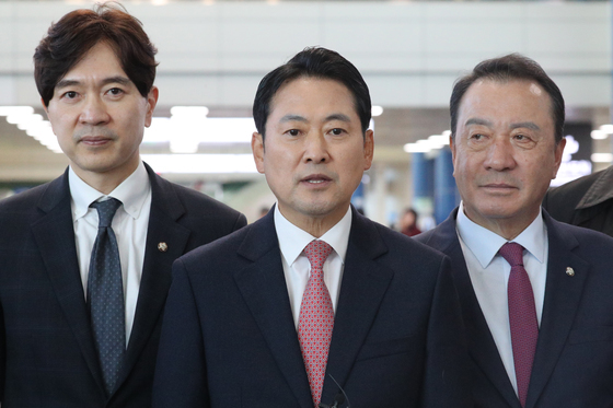 장동혁 "전세계 AI·반도체 패권 전쟁 속 한국만 주52시간에 묶여"