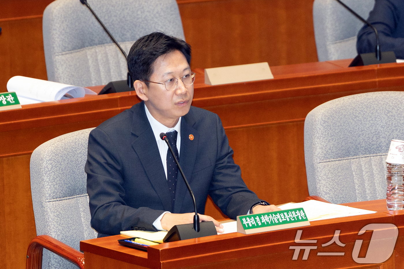 (서울=뉴스1) 이승배 기자 = 배경훈 과학기술부총리 겸 과학기술정보통신부 장관이 10일 서울 여의도 국회에서 열린 제429회국회(정기회) 예산결산특별위원회 제5차 전체회의에 출석 …