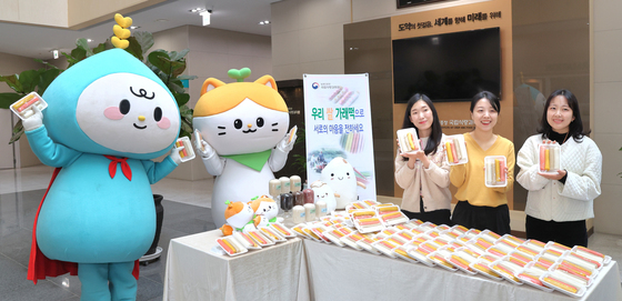 우리 쌀로 만든 가래떡 전하며 '농업인의 날' 기념해요~