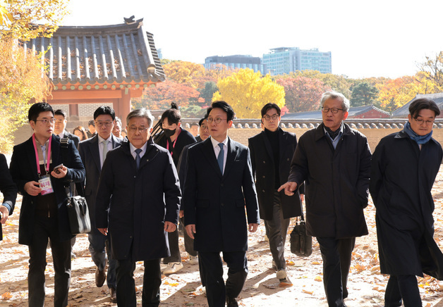 [뉴스1 PICK]종묘 찾은 김민석 총리, “김건희 망동에 서울시 초고층 개발까지”