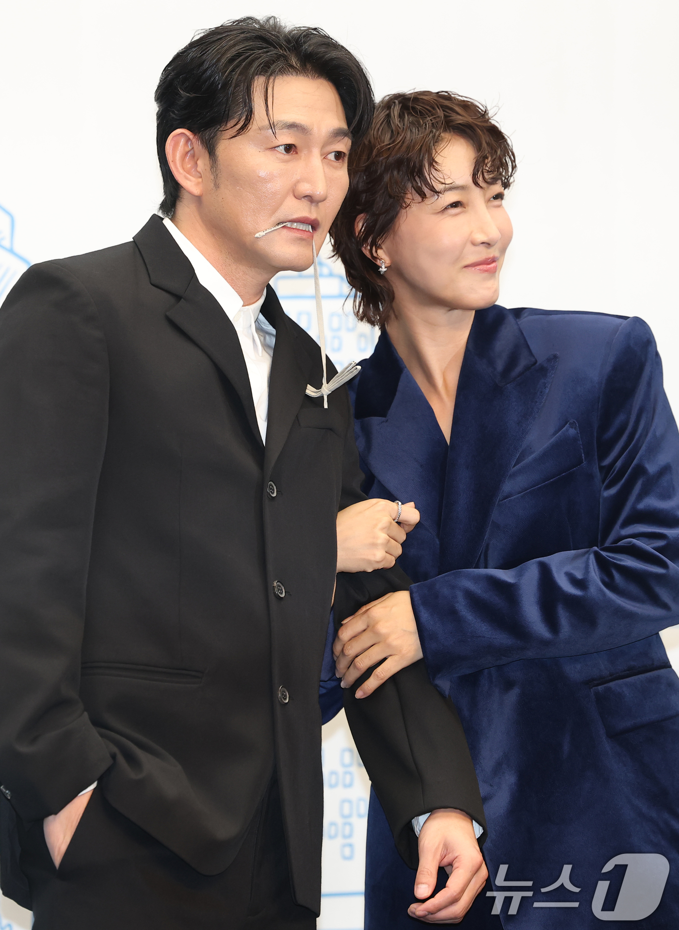 (서울=뉴스1) 권현진 기자 = 배우 허준석과 진서연(오른쪽)이 10일 오후 서울 상암동 스탠포드호텔에서 열린 TV 조선 새 월화미니시리즈 ‘다음생은 없으니까’ 제작발표회에 참석해 …