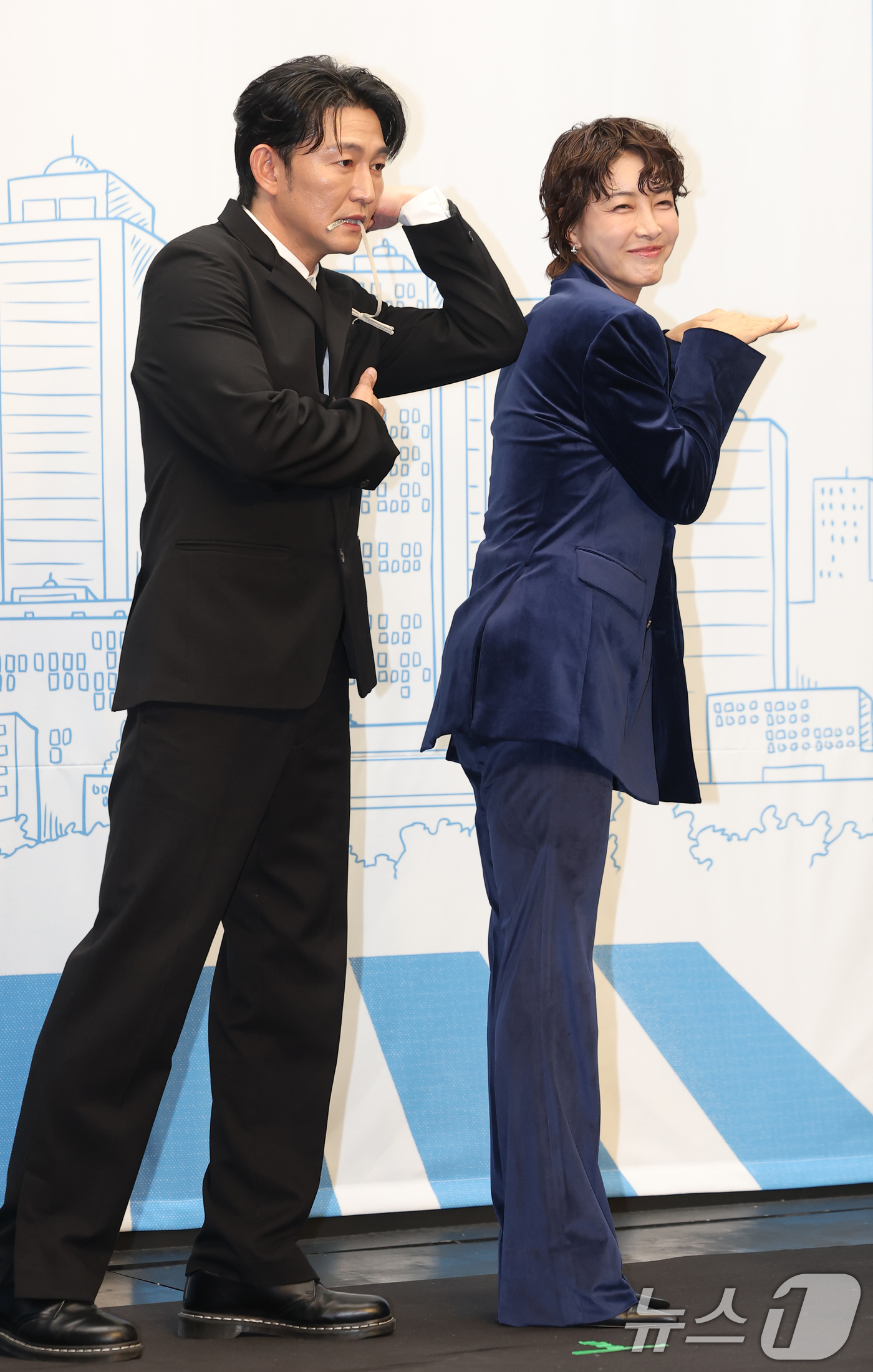 (서울=뉴스1) 권현진 기자 = 배우 허준석과 진서연(오른쪽)이 10일 오후 서울 상암동 스탠포드호텔에서 열린 TV 조선 새 월화미니시리즈 ‘다음생은 없으니까’ 제작발표회에 참석해 …