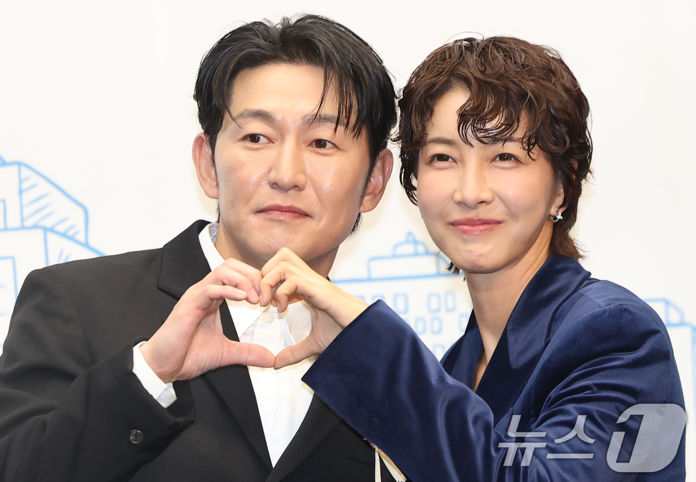 (서울=뉴스1) 권현진 기자 = 배우 허준석과 진서연(오른쪽)이 10일 오후 서울 상암동 스탠포드호텔에서 열린 TV 조선 새 월화미니시리즈 ‘다음생은 없으니까’ 제작발표회에 참석해 …