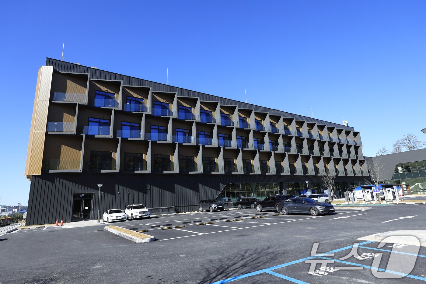 본문 이미지 - 10일 충남 천안시 서북구 대한민국축구종합센터 내 숙소동 모습. 2025.11.10/뉴스1 ⓒ News1 박정호 기자