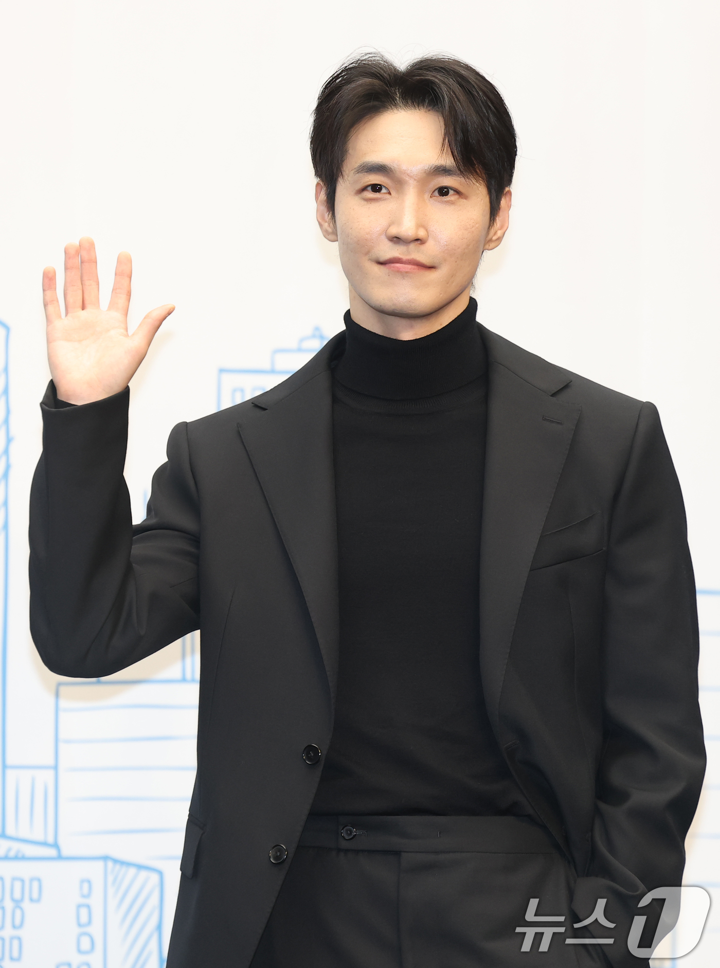 (서울=뉴스1) 권현진 기자 = 배우 장인섭이 10일 오후 서울 상암동 스탠포드호텔에서 열린 TV 조선 새 월화미니시리즈 ‘다음생은 없으니까’ 제작발표회에 참석해 포즈를 취하고 있 …