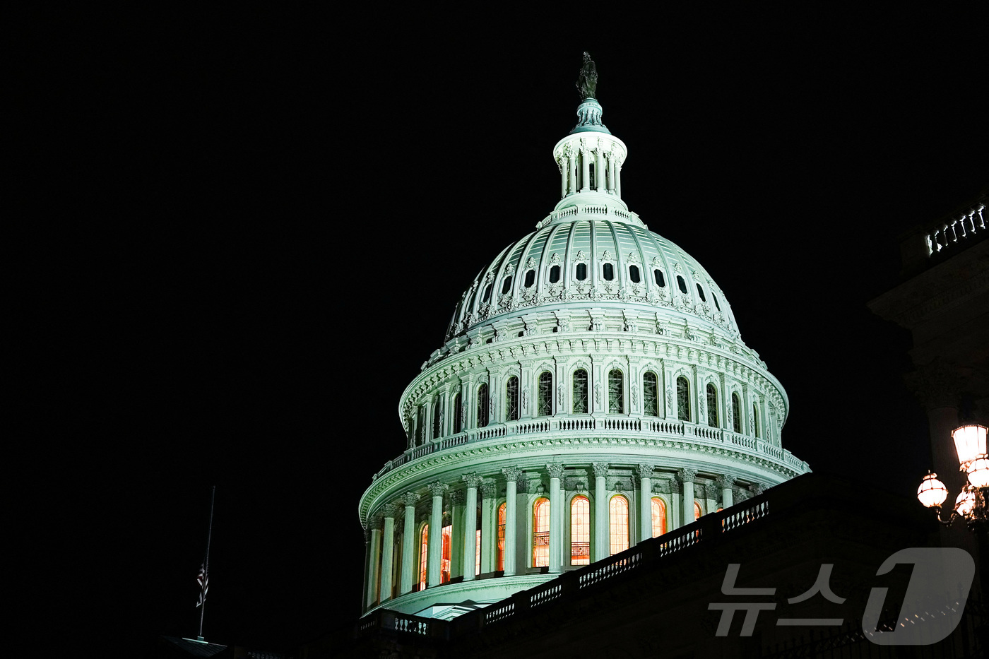 포토] 셧다운 40일차 맞는 미국 의사당 - 뉴스1