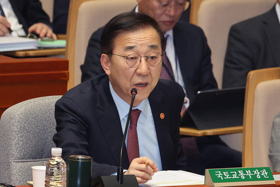 답변하는 김윤덕 국토장관