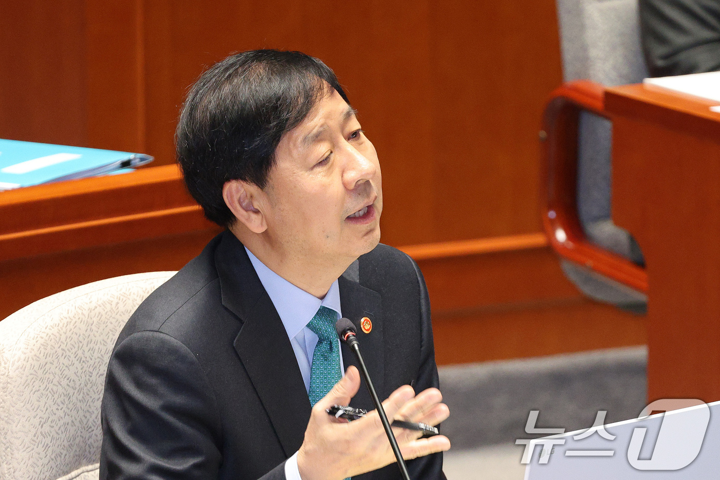 (서울=뉴스1) 신웅수 기자 = 구윤철 경제부총리 겸 기획재정부 장관이 10일 서울 여의도 국회에서 열린 제429회국회(정기회) 예산결산특별위원회 제5차 전체회의에 출석해 의원 질 …