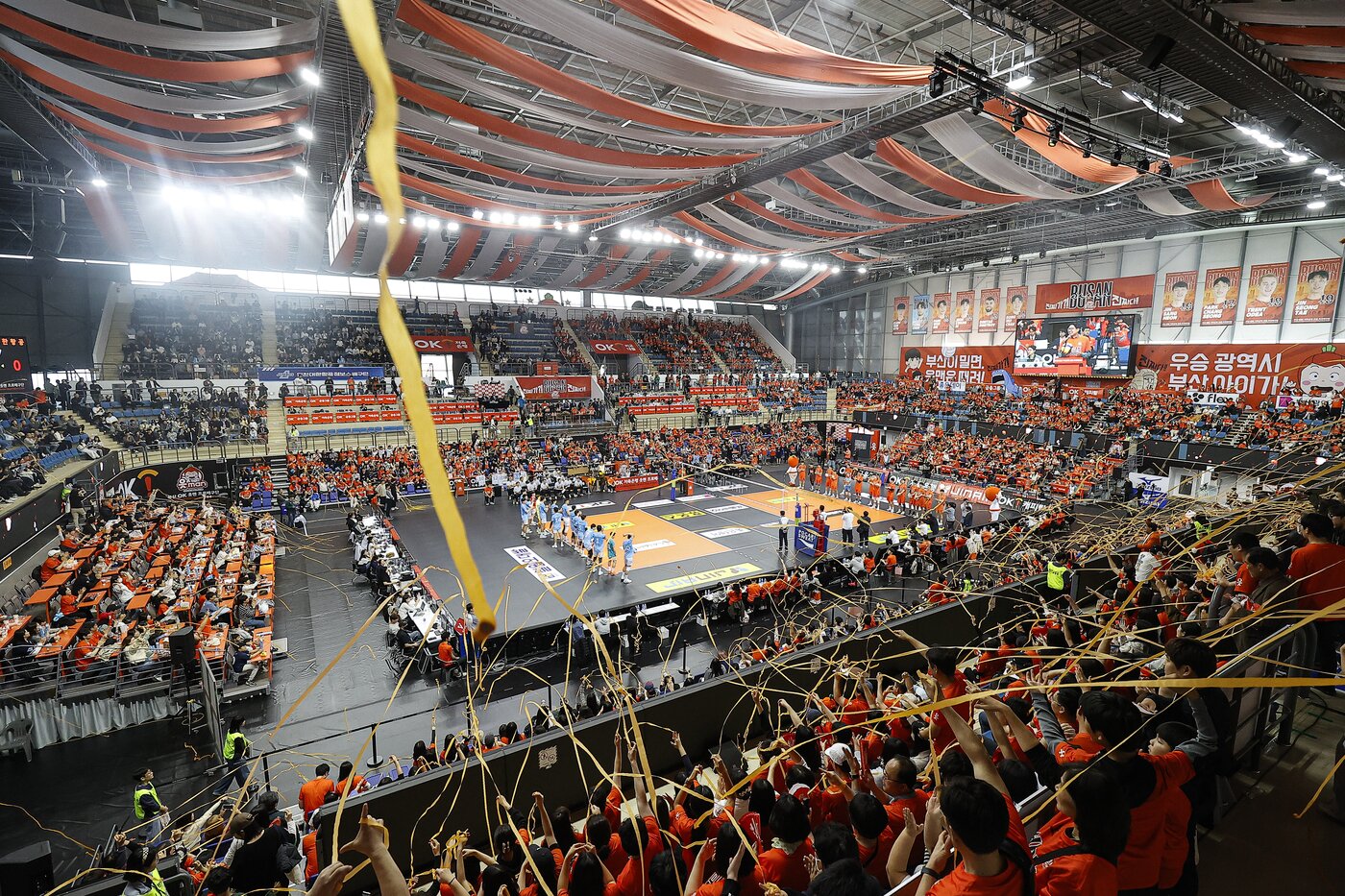 본문 이미지 - OK저축은행의 부산 첫 홈 경기 모습&#40;OK저축은행 제공&#41; 