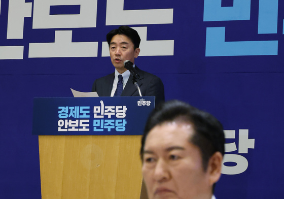 이재명 대통령 서면 축사 경청하는 정청래 더불어민주당 대표