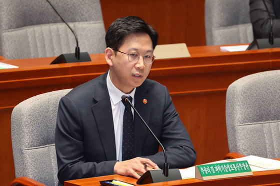 답변하는 배경훈 부총리