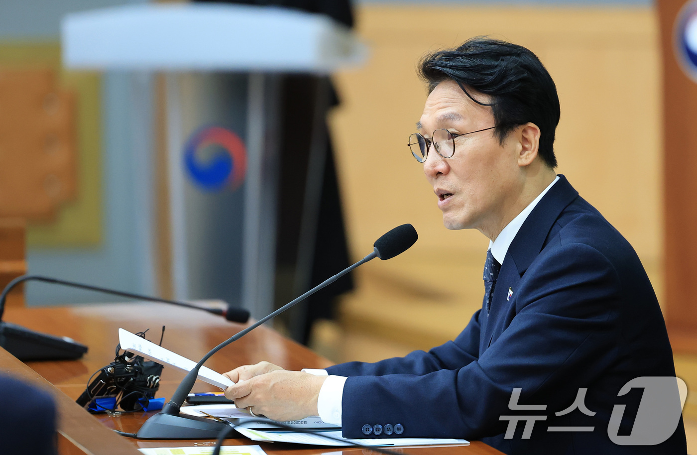 (서울=뉴스1) 임세영 기자 = 김민석 국무총리가 10일 서울 종로구 정부서울청사 별관 국제회의장에서 열린 2050 탄소중립녹색성장위원회 전체회의에서 발언을 하고 있다.  2025 …