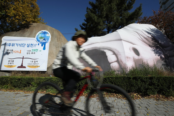 "음식물 쓰레기 줄입시다" 절규하는 이만옹